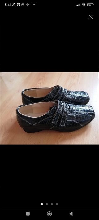 Zapatos de piel grabados serpiente