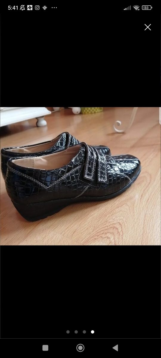 Zapatos de piel grabados serpiente