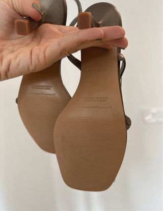 Sandalias plateadas con tiras brillantes