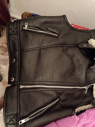 Chaqueta de plumas y chaqueta negra mujer