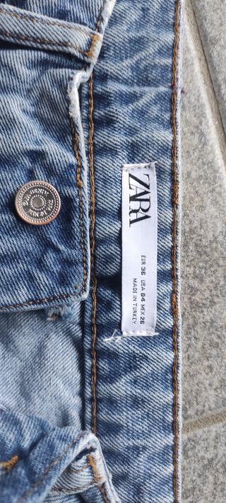Jeans ZARA a vita alta – Taglia 35 (USA 04 / MEX 2