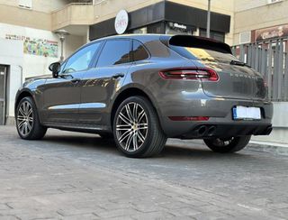 PORSCHE Macan Turbo