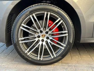 PORSCHE Macan Turbo