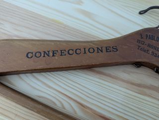 Percha antigua madera J. Pablo y Blanco