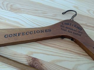 Percha antigua madera J. Pablo y Blanco