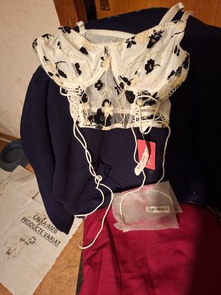 Corsé Romwe blanco con encaje floral