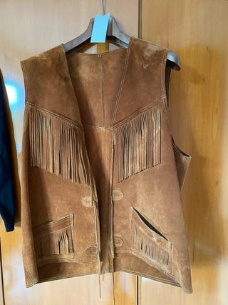 Gilet in camoscio con frange