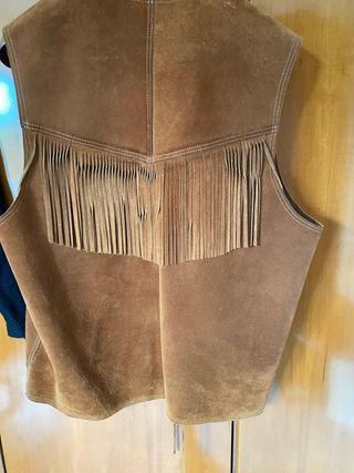 Gilet in camoscio con frange