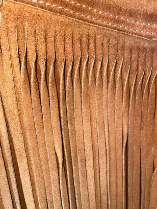 Gilet in camoscio con frange