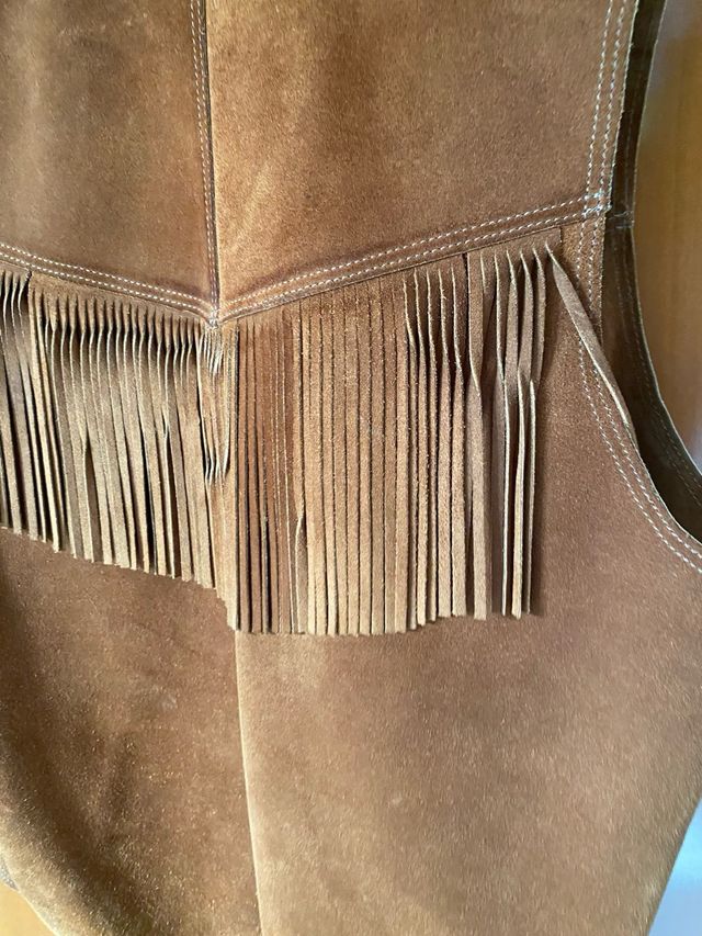 Gilet in camoscio con frange