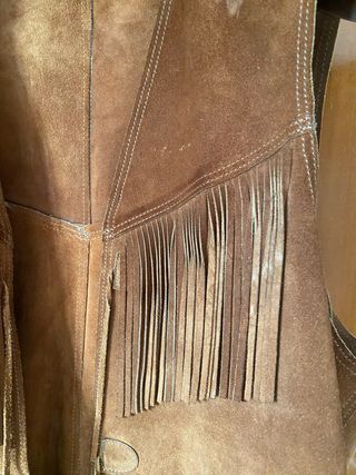 Gilet in camoscio con frange