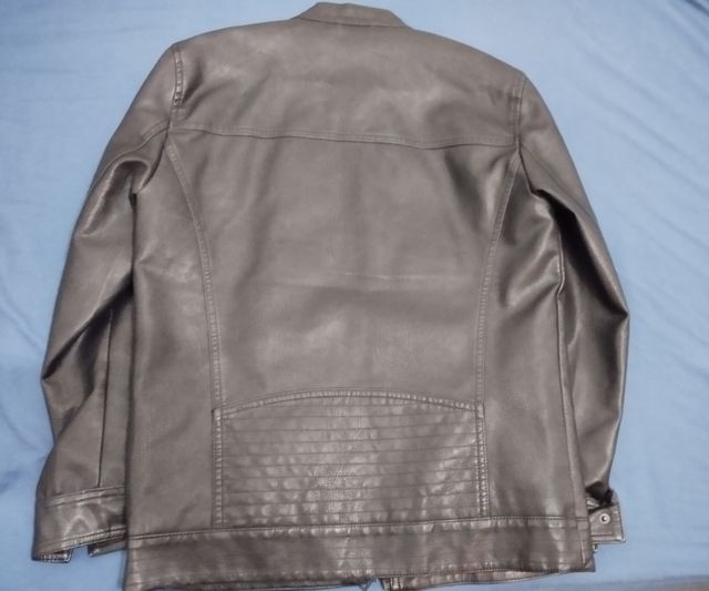 Chaqueta Piel Sintética Negra usada dos veces