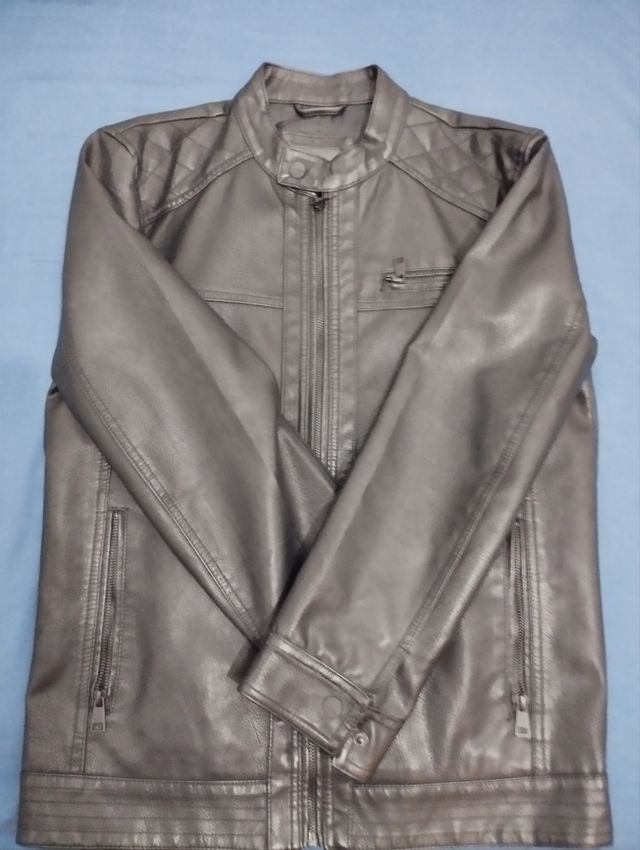 Chaqueta Piel Sintética Negra usada dos veces
