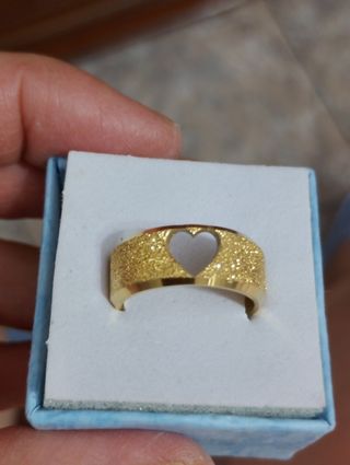 Anillo de acero con corazón