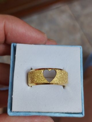 Anillo de acero con corazón