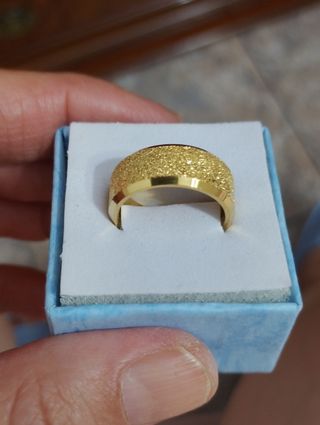 Anillo de acero con corazón
