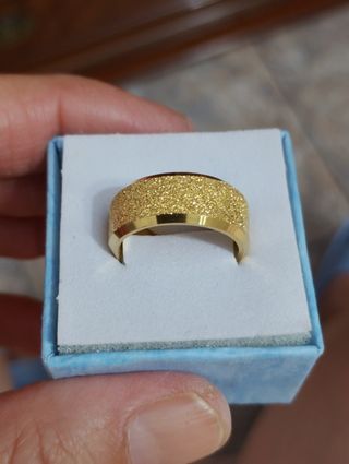 Anillo de acero con corazón