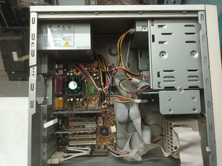 N-28, PC PENTIUM III 800eb MHZ