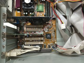 N-28, PC PENTIUM III 800eb MHZ