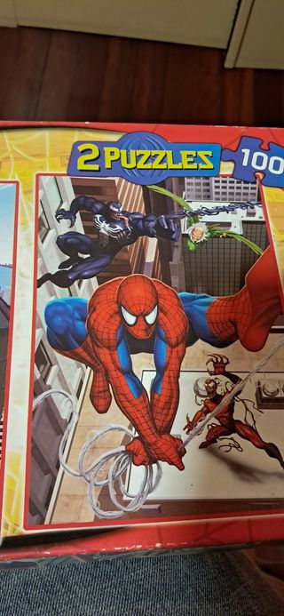 2 Puzzles: Spiderman y Playmobil