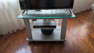 Mesa de TV de cristal y metal