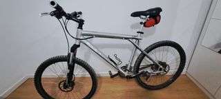 Bicicleta GT Avalanche 1.0 Gris
