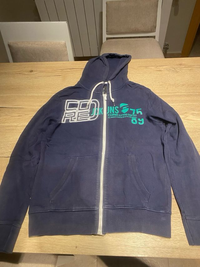 Chaquetas con capucha y jerséis