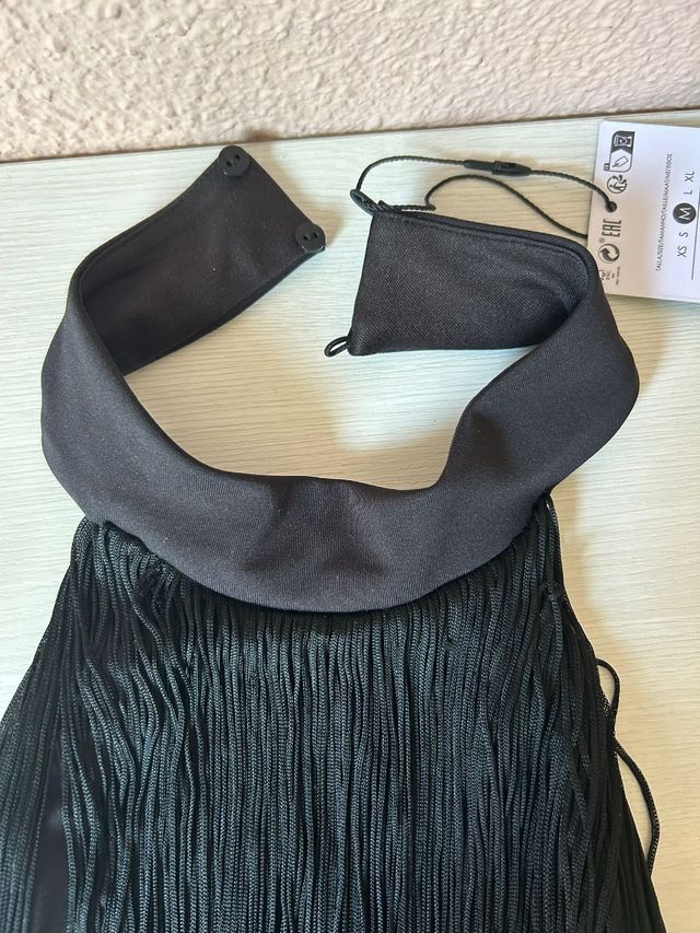 Top Bershka flecos negro talla M