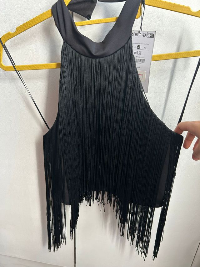Top Bershka flecos negro talla M