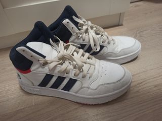 Zapatillas Adidas Blancas y Azules Hoops 3.0 Mid