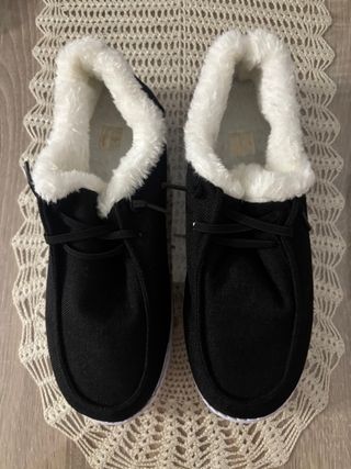 Zapatos chico negros con forro blanco