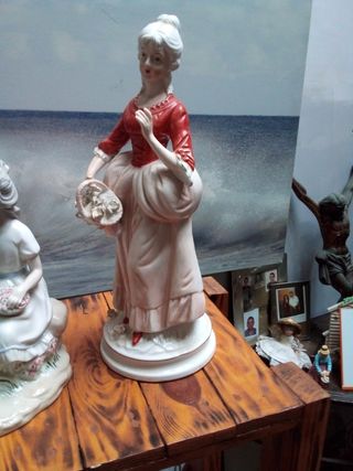 Statuine in porcellana