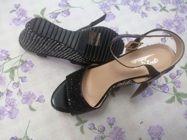 Sandalias de cuña negras y plateadas. Ver medidas.