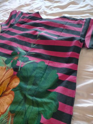 Camisola de rayas con estampado floral