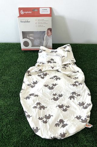 Arrullo Ergobaby Premium Cotton Elefantes