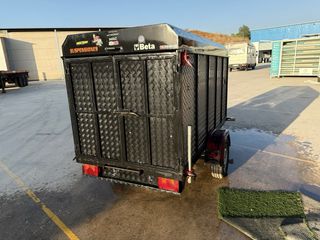Remolque cerrado 750kg con freno