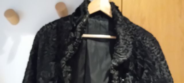 Abrigo de Astracán Negro