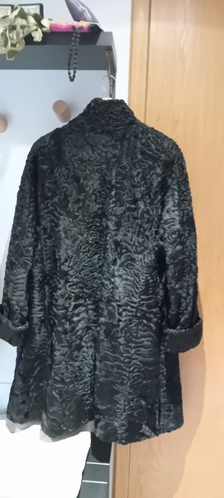 Abrigo de Astracán Negro