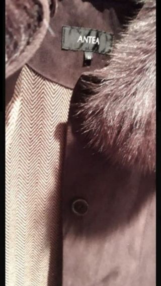 Chaquetón de ante marrón con cuello de pelo