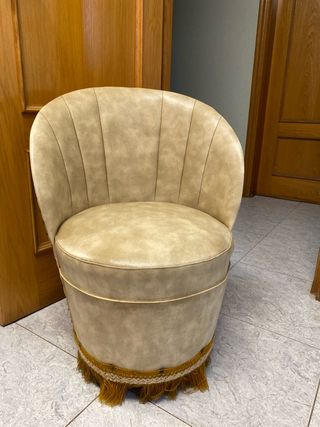 Butaca sillón calzador antiguo beige