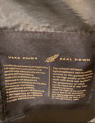 Cappotto uomo beige con cappuccio.