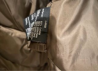 Cappotto uomo beige con cappuccio.