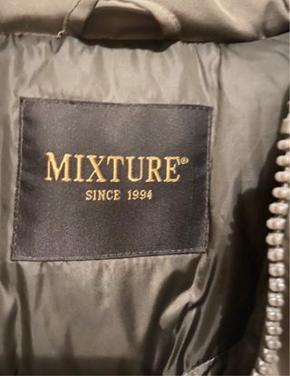 Cappotto uomo beige con cappuccio.