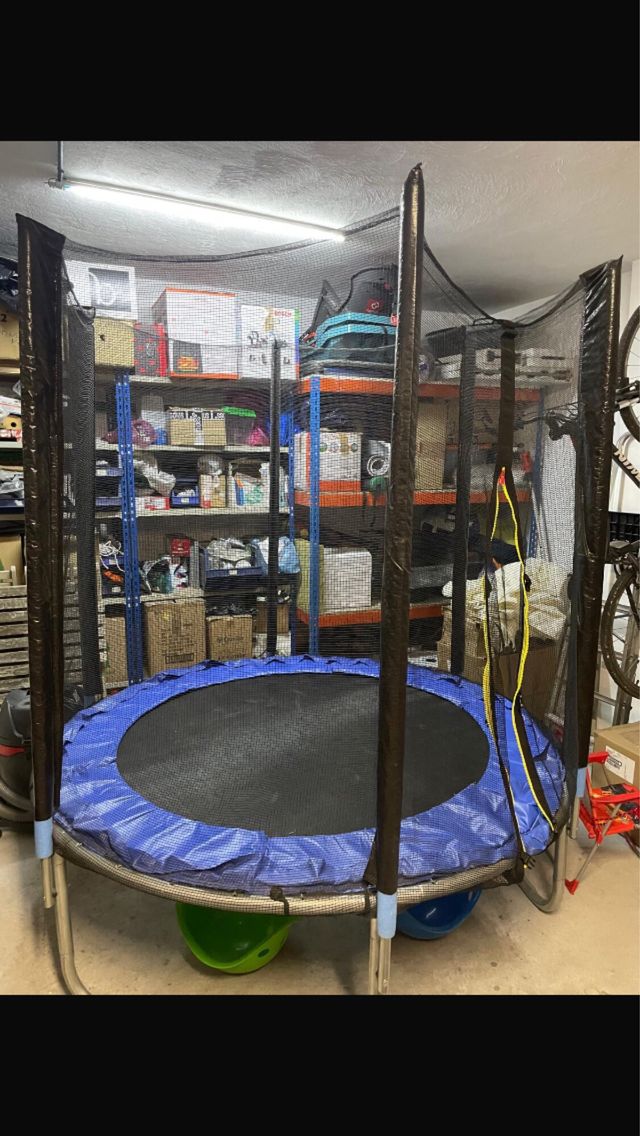 Colchoneta para saltar con red de seguridad