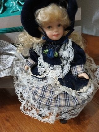 Dos muñecas antiguas de porcelana