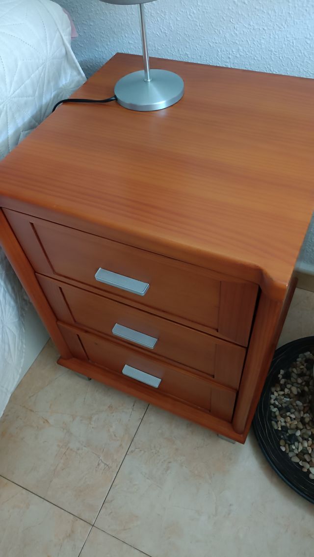 Juego 2 Mesitas Noche Madera y Metal