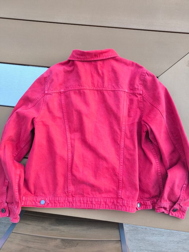 Cazadora vaquera roja Violeta by Mango, poco uso