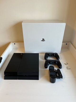 PS4 (PlayStation 4) con 2 mandos