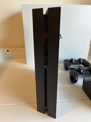PS4 (PlayStation 4) con 2 mandos