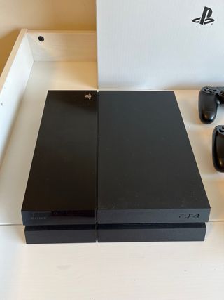 PS4 (PlayStation 4) con 2 mandos